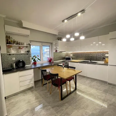 House Thalassa Peraía